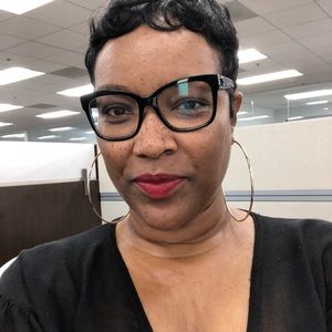 Meet your Posher, Ebony